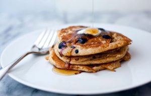 deliciosos pancakes 300x190 1 Cómo preparar unos deliciosos pancakes