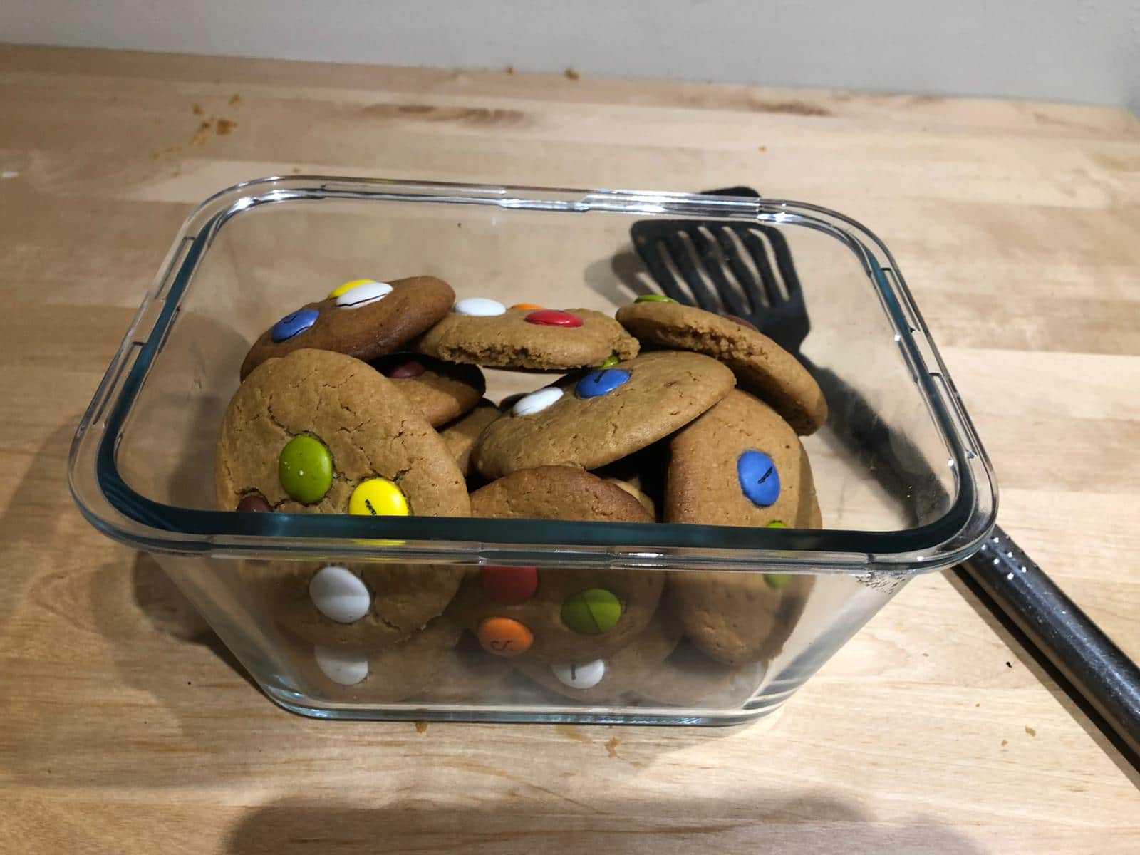 Galletas de mantequilla de maní con M&Ms